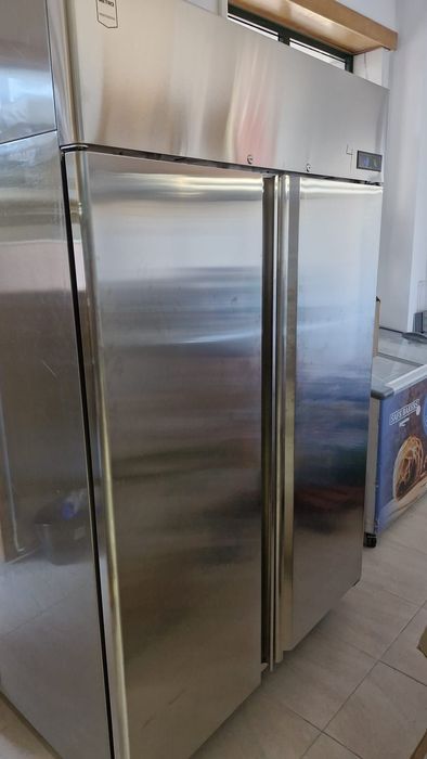 Frigorífico Metro Profissional