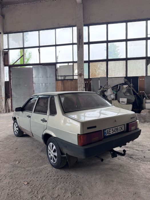 Автомобіль Ваз 2199