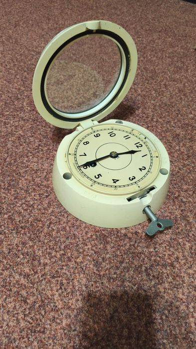 Часы судовые каютные