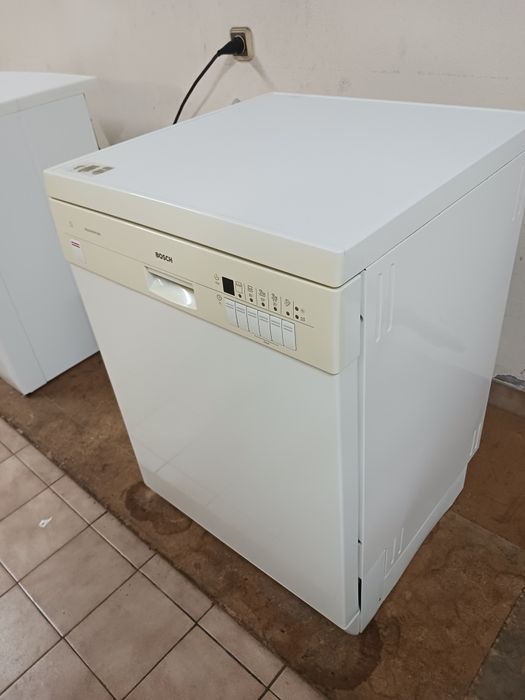 Máquina de lavar loiça bocsh em bom estado e funcionamento possibilida