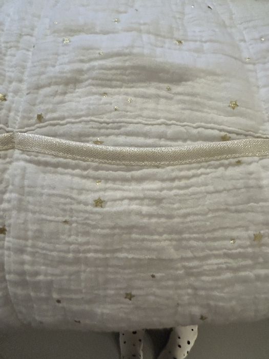 Organizador beje com estrelas douradas