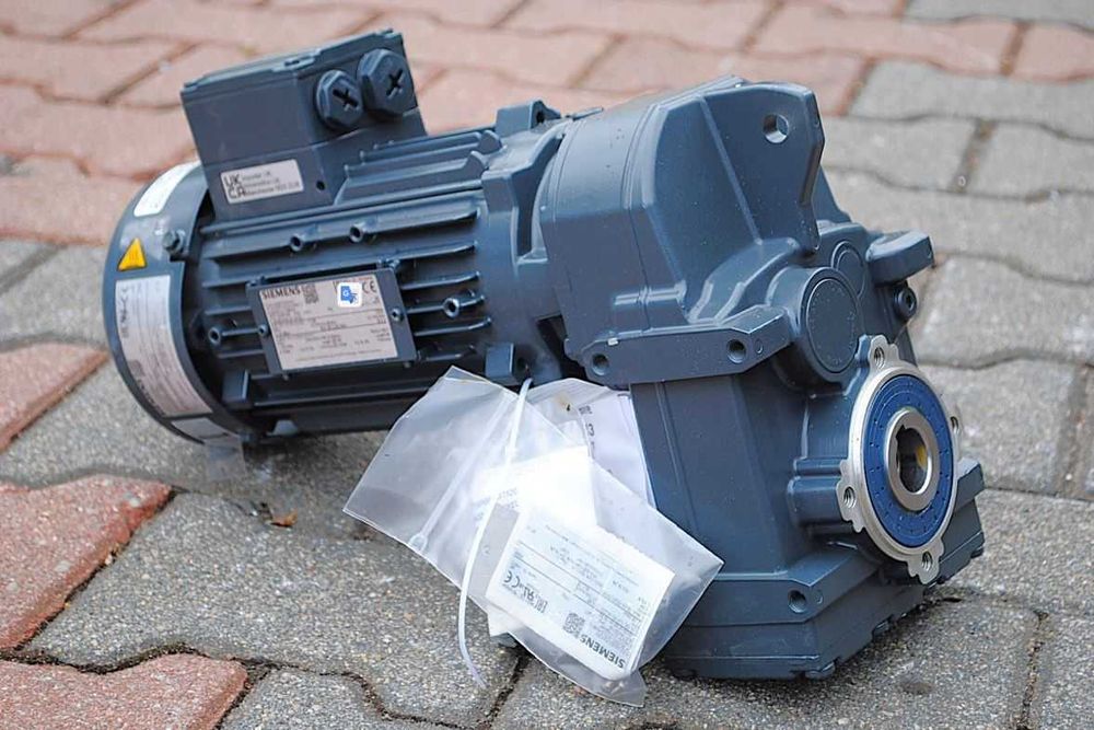 Motoreduktor 0,37kw. 102obr. FZAD29-LE71YMS4P SIEMENS NOWY