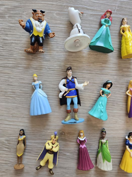 18 Figuras de princesas/príncipes Disney