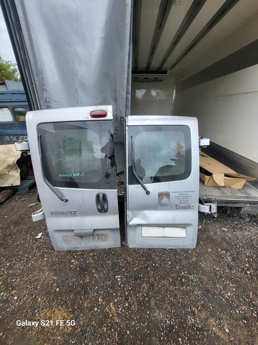 Szyby drzwi tylnych tylne renault trafic opel vivaro 01-14r