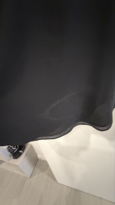 Camisola preta com alças rendadas