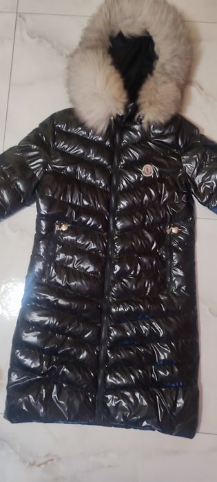 Płaszcz Moncler obszyty jenotem damska długa w świetnej cenie