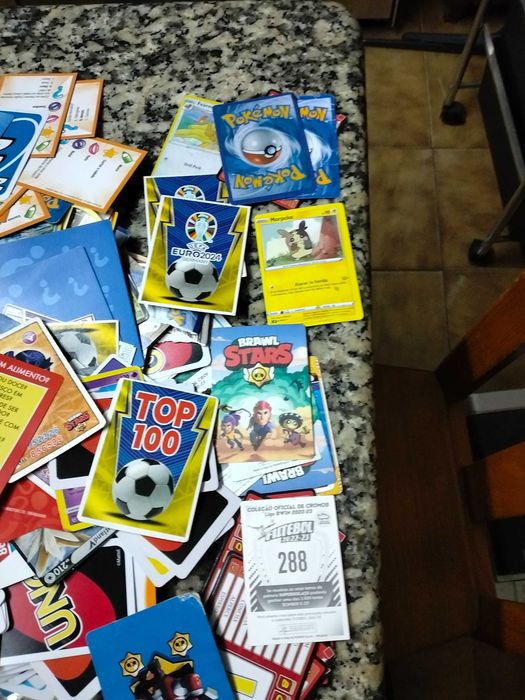 Vendo cartas Pokémon e cromos