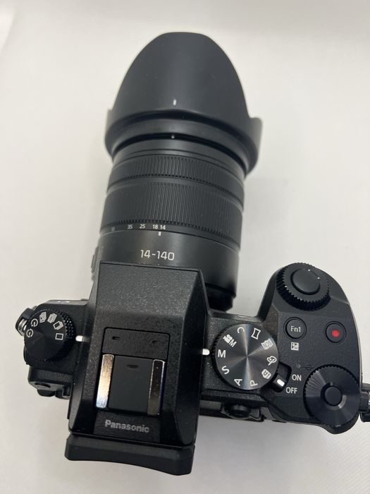 Panasonic Lumix DMC-G7 + lente Panasonic 14-140 + Extras