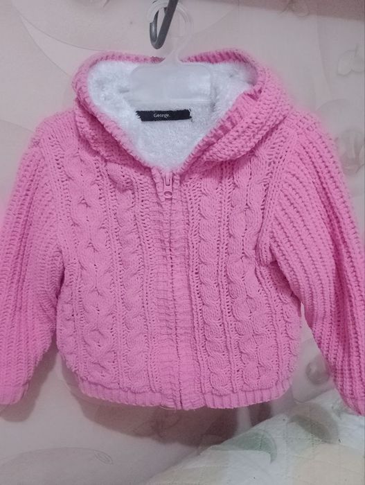 Тепла кофточка для маленької дівчинки