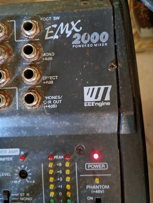 Yamaha EMX 2000 Powered Mixer