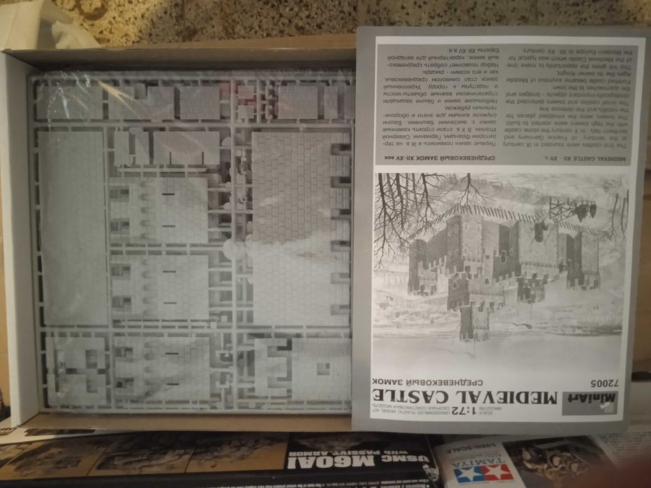 Model plastikowy zamek średniowieczny skala 1/72