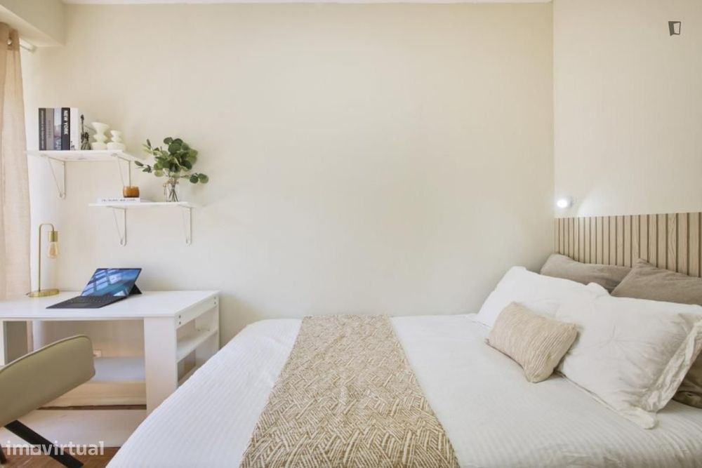 Quarto - localizado em Arroios Lisbon