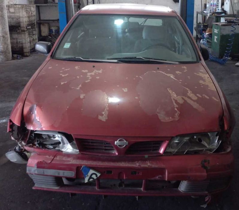 Nissan Almera para peças