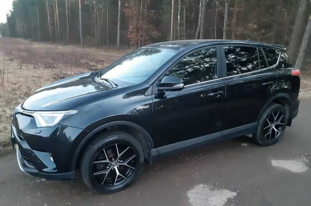 Продам автомобіль Toyota RAV4 2018 року