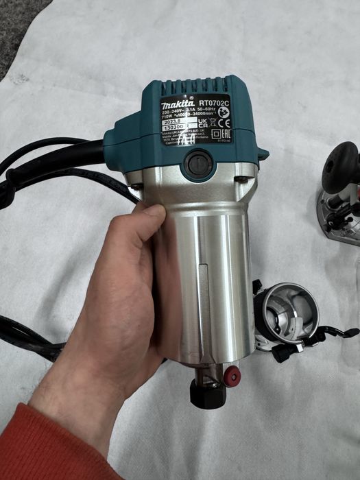 Frezarka makita RT0702CX2J