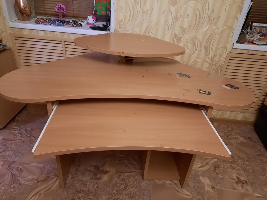 Стол компьютерный, школьный