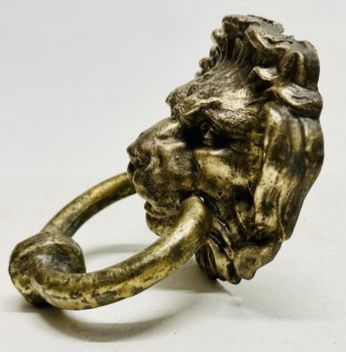 Batente de porta antigo.