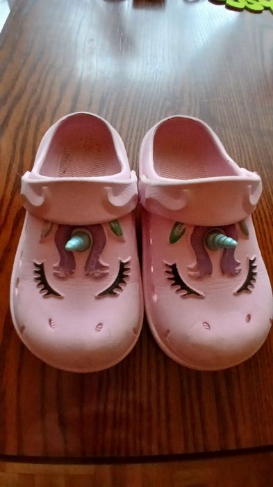 Sprzedam klapki dla dziewczynki r 28