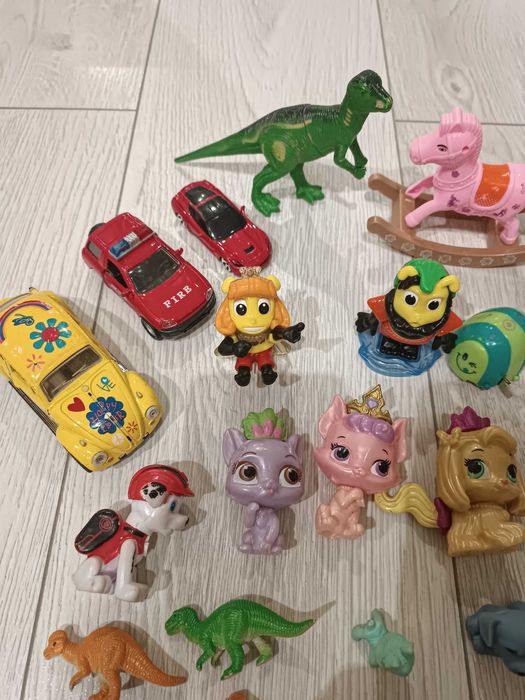 Іграшки з кіндера та інші