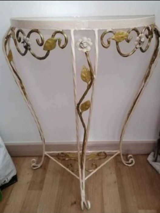 Mesa com vidro linda