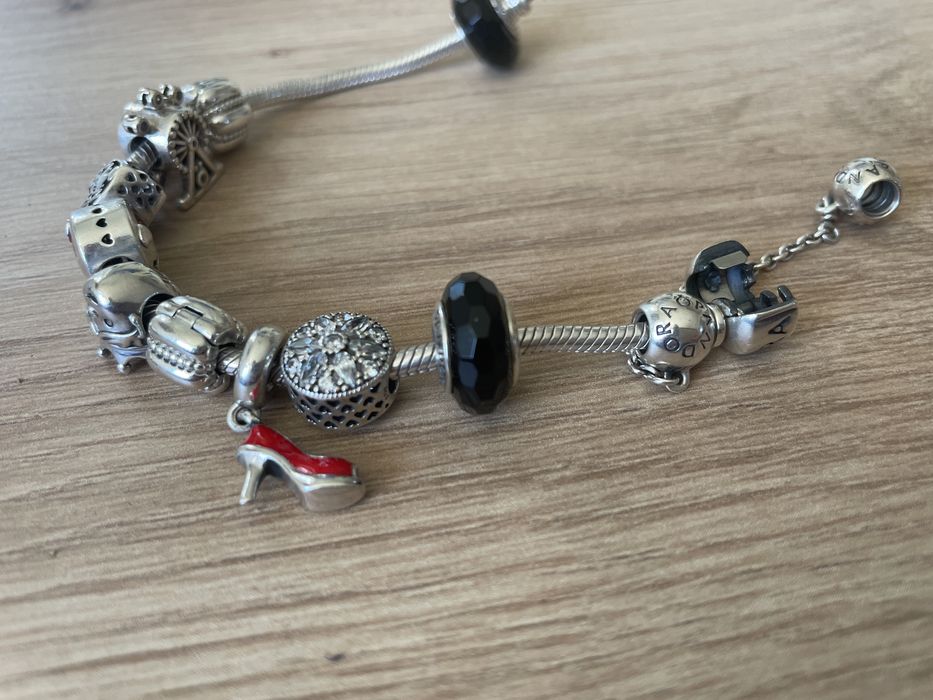 Bransoletka Pandora z 9charms bez jednego czarnego charms