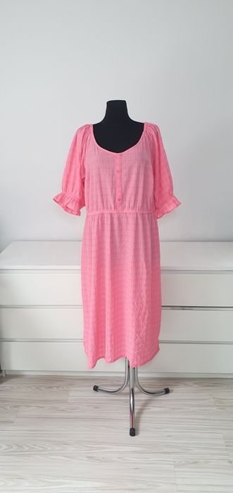 Sukienka midi XL -  XXL  Rozowa Curves  Bufiaste rękawy