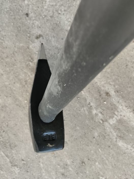 Продам топор колун вес 3,4кг.