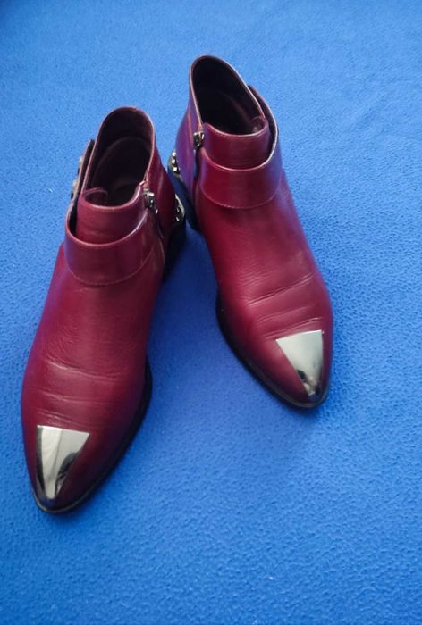 Ботінки жіночі.     .