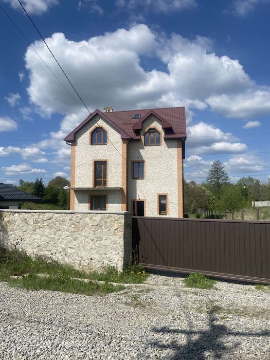 Будинок з частковим ремонтом