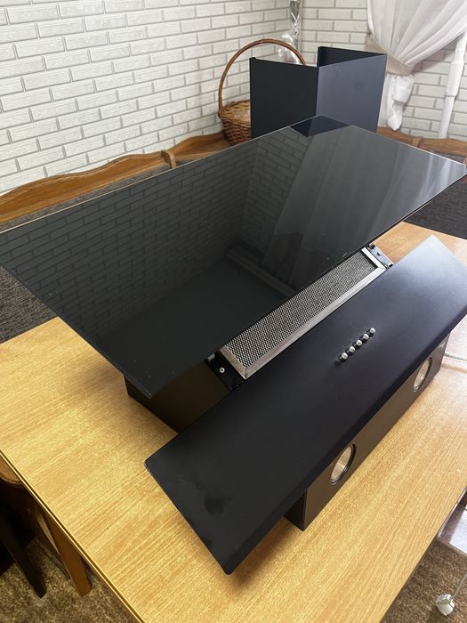 Продам кухонную вытяжку