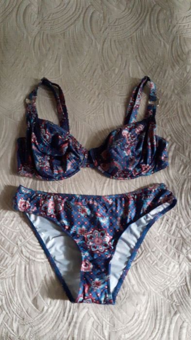 Купальник раздельный мягкая чашка на кости 40 D (L) Венгрия