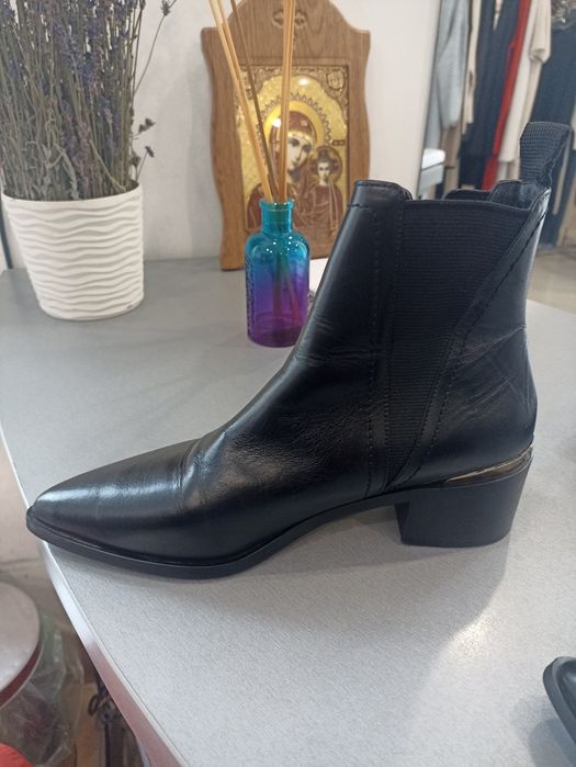 Продам Челсі, козачки. Шкіра. Minelli