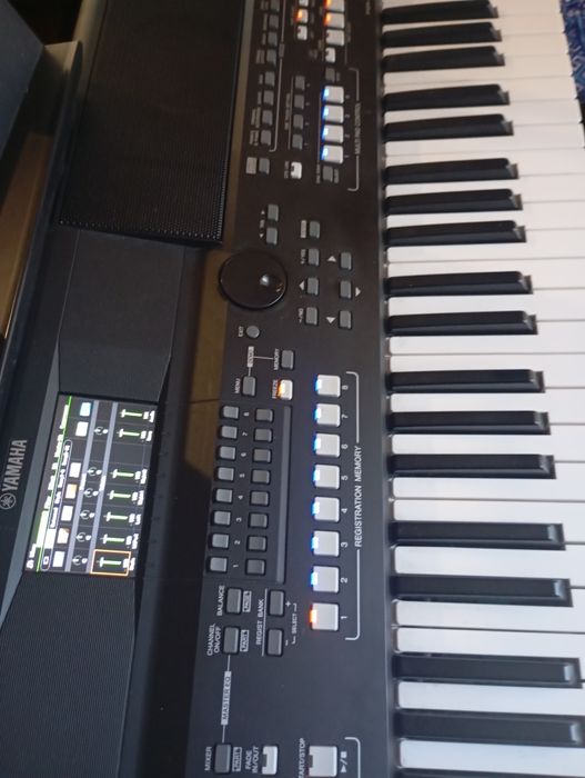 Синтезатор YAMAHA PSR-SX 600