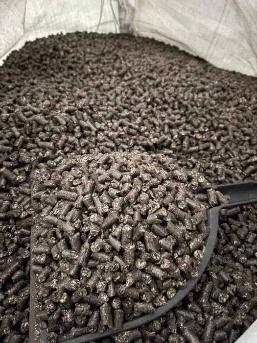 Pellet z łuski słonecznika - na ściółkę do kurników [fermy drobiu]