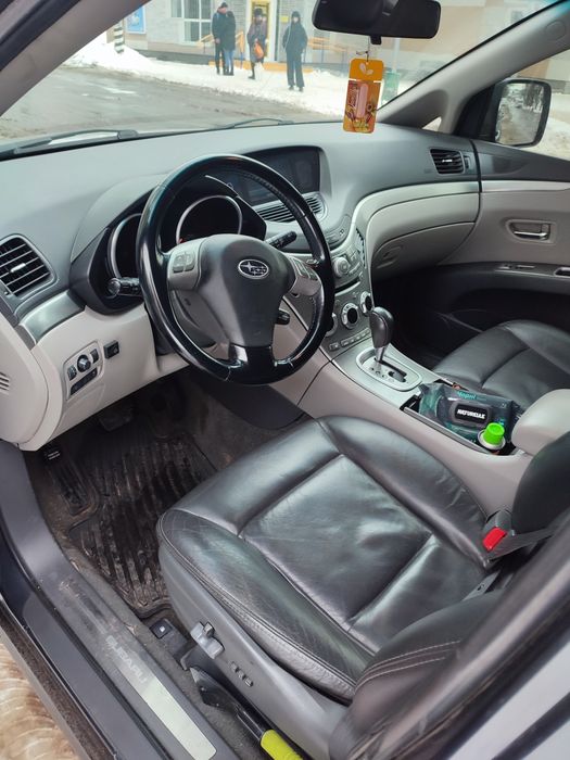 Субару Трібека Б 10