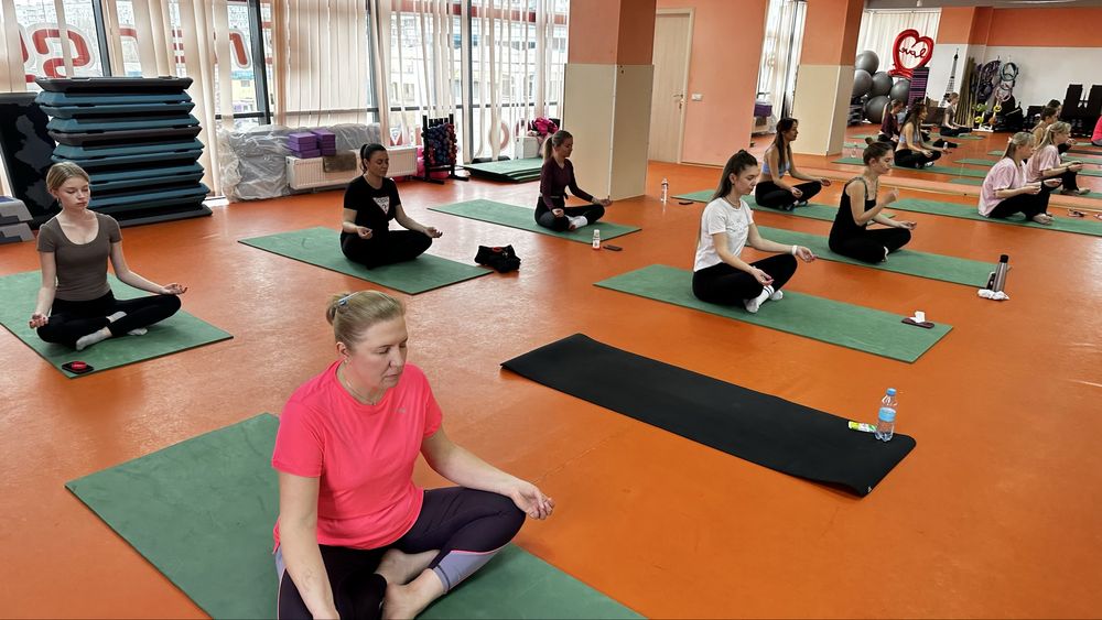 Йога у вас в офісі чи зручній локації