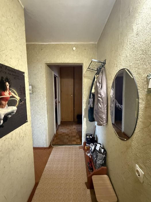 Продаж 2-х кімнатна район 15 школи