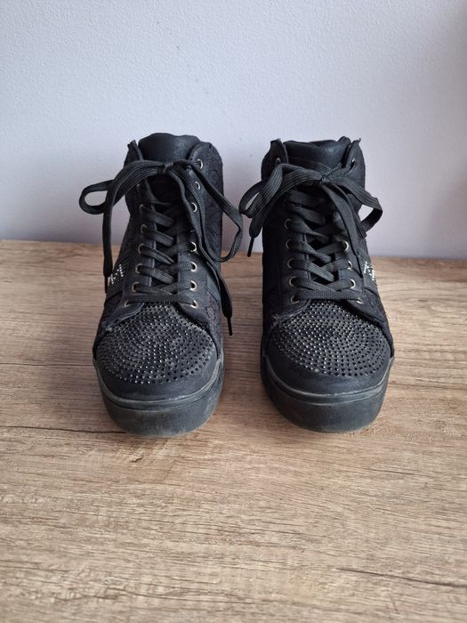 Buty na ukrytym koturnie 38