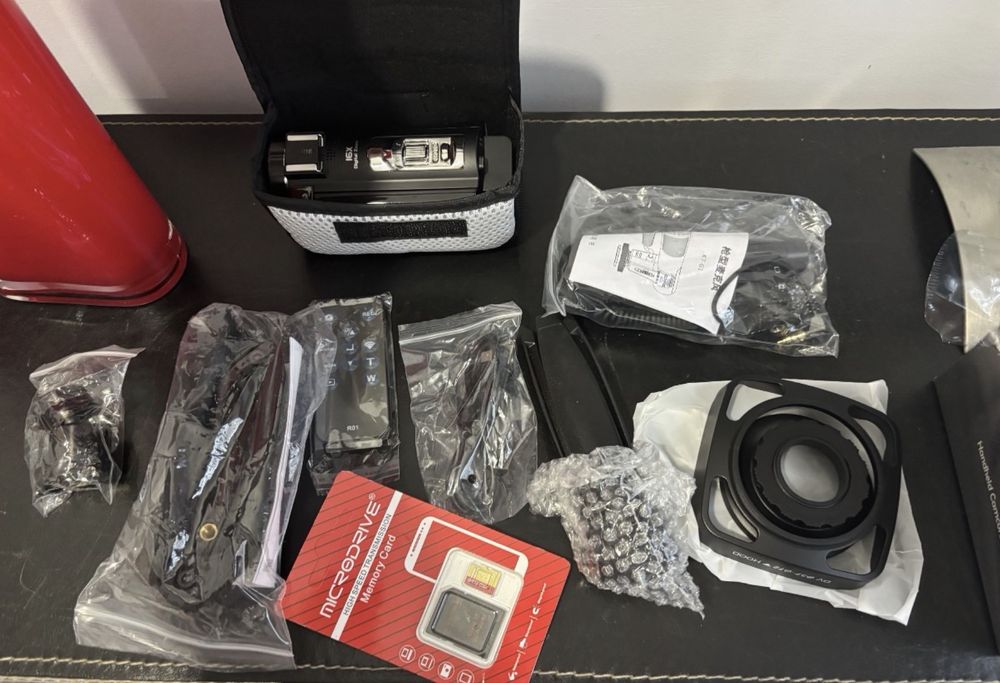 Câmara de vídeo portátil AC12 5K Ultra HD