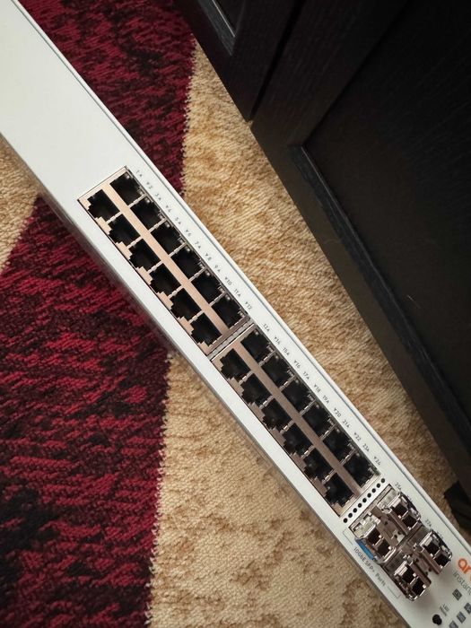 Switch Aruba 1930 JL682A 24p 1G base-T/4p 10G SFP+