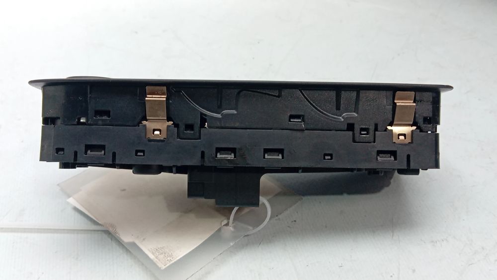 Comando / botão / interruptor vidros frente esquerdo RENAULT Captur II