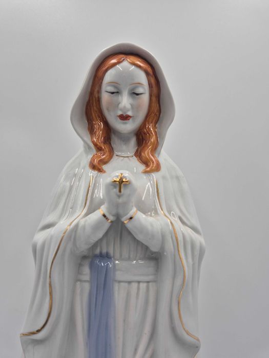 Figura Matki Boskiej z porcelany Francja