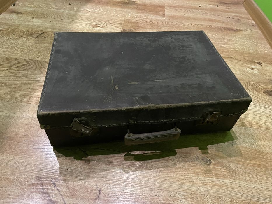 Antyk Walizka podróżna PRL