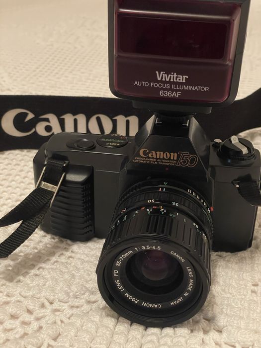Máquina Canon T50 + Flash Vivitar 636AF