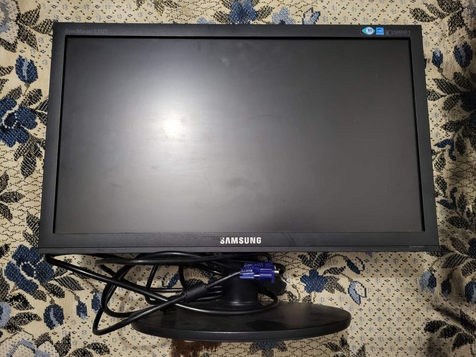 Електро офісна техніка (монітори,клавіатури, факси, телефони і т. д.)