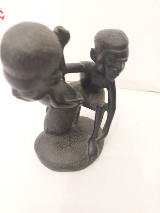 Escultura antiga africana em madeira