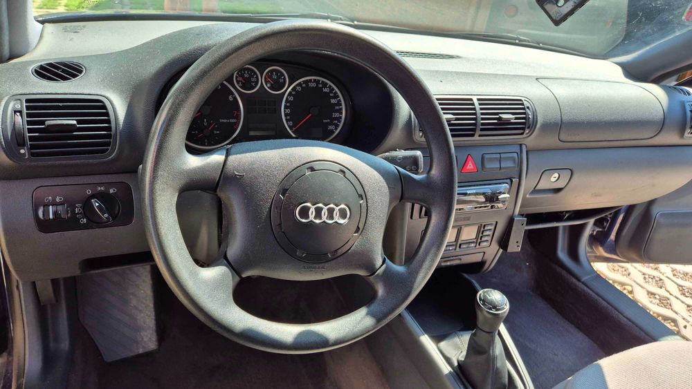 Audi A3 -- 1.8 -- 1999 (Pięciodrzwiowy)