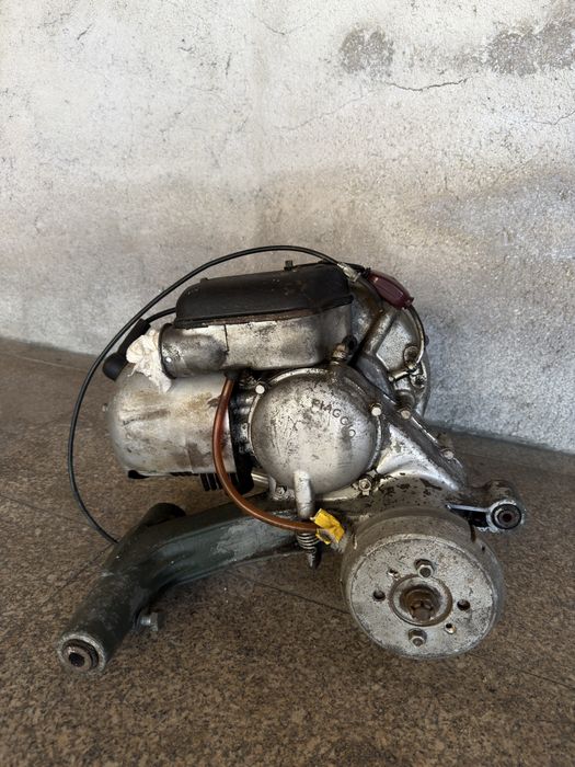 Motor vespa VNT1M