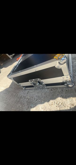 Dj table TRAKTOR Kontrol S4