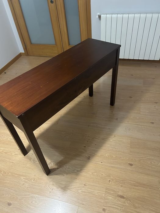 Consola / Aparador de Madeira com Gavetas Caneladas – Design Moderno